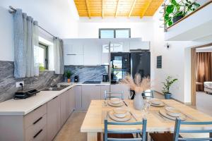 Casa Ferati - Villa With Pool By the Sea with Stunning SunriseView By Villa Mana Gers