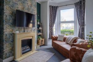 Stylish 3-Bed Home Near Seafront & Town