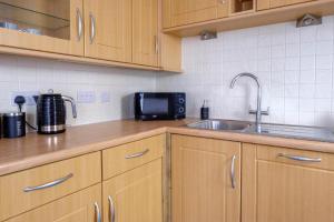 Stylish 3-Bed Home Near Seafront & Town