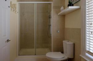 Stylish 3-Bed Home Near Seafront & Town