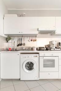 Lovely APT wheated Jacuzzi &full Acropolis view