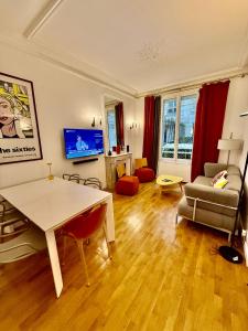 Charming 2 Bedroom with Huge Private Terrace - 4-Sterne-Hotels in Paris