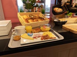 Hotels B&B HOTEL Orleans Nord Saran : photos des chambres