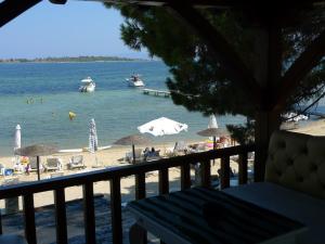 Haus Platanos Apartments & Bungalows by the Sea Halkidiki Greece