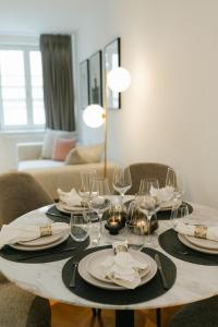 Cozy Corner Perfect for 4 to 6 hip area and parking