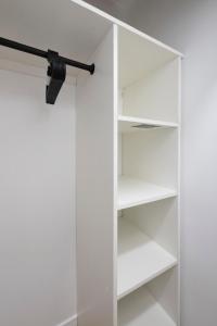 Cosy 4 bed with free parking, Chatham Town Centre