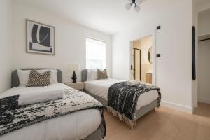 Cosy 4 bed with free parking, Chatham Town Centre