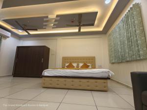 Hotel The Grand Khodiyar-3 Rooms & Banquet