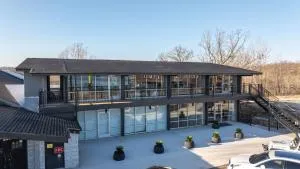 Luxury Apt on Bagnell Dam Blvd! - Eldon