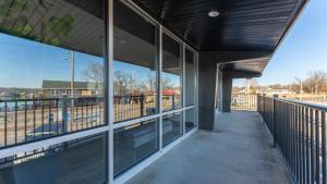 Luxury Apt on Bagnell Dam Blvd!