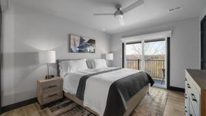 Luxury Apt on Bagnell Dam Blvd!