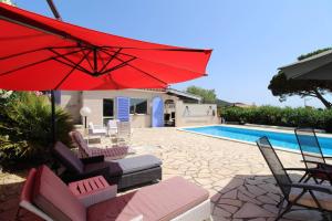 Villas Villa Les Lauriers Blancs pour 6 personnes avec piscine privee et vue mer a La Londe-Les-Maures : photos des chambres