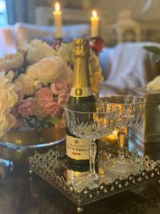 Elegant luxury private apartment by Eiffel Tower