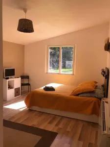 Chambre privée avec vue et piscine - Correns