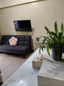 LDN TWO Palm Tree Newport City