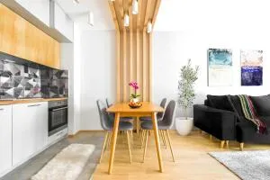 Downtown - Netflix - Ac - Next To Metro And Train - Vladaya