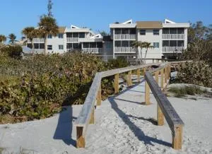 Shell Island Beach Club - Punta Rassa