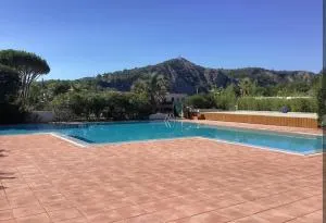 Bel appartement T3 avec jardin privatif et piscine commune - Sampzon