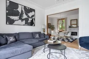 3bed 2bath heritage duplex - Prime Location - Duntroon