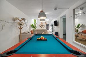 NOWA Makondo Apt - Large Jacuzzi and AC on Main Provenza St