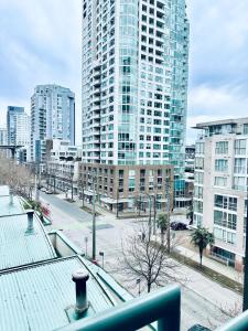 Beautiful condo beach side Yaletown