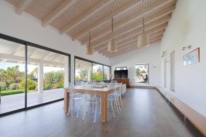Villas VILLA GIRELLES- pieds dans l-eau, piscine, vue mer, 5 chambres : photos des chambres