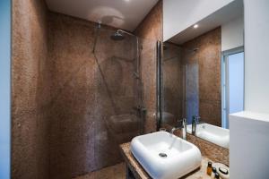 Villas VILLA GIRELLES- pieds dans l-eau, piscine, vue mer, 5 chambres : photos des chambres