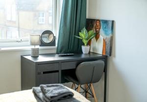 Cozy Private Room Near Shops & Transport in Enfield