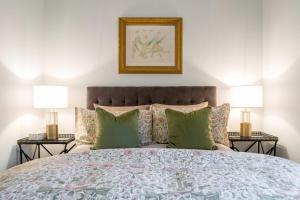 1 bedroom Garden Suite with parking, Best Location