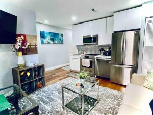 Downtown City Hall close by Kimmel Center 1BD