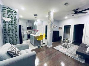 Lovely Beautiful 2BR Apt in Center City