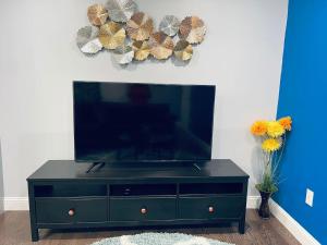 Magic Gardens 1BD Apt in Center City