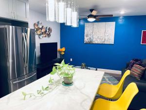 Magic Gardens 1BD Apt in Center City