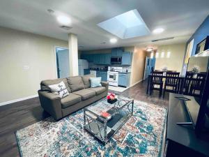 Lovely 1BD Apt Near Magic Garden in Center City