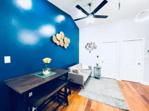 Vibrant 1BD Suite in Downtown Center City