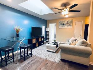 Cozy 1BD Apt - Magic Garden in Center City