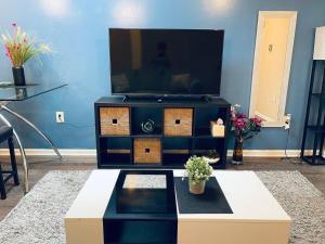 Cozy 1BD Apt - Magic Garden in Center City