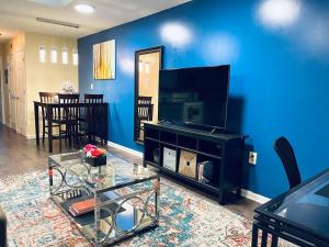Cozy Beautiful 2BD Apt in Center City