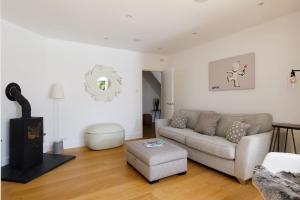 Gorgeous home for 12 - Walk to Beach - Sea View