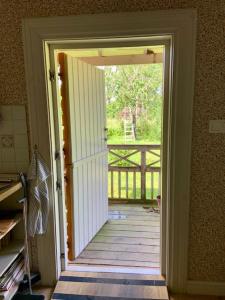 Naturnära boende med 6 sovplatser och 120 m2 på Ängaröds Gård