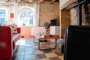 Coeur de village, maison pour 8 avec piscine