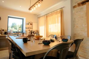 Maisons de vacances Coeur de village, maison pour 8 avec piscine : photos des chambres