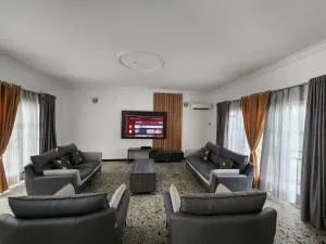 Cheerful 3 bedroom villa near Benin Golf Course - Ughelli