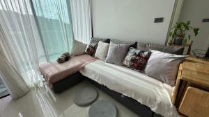 Patong Sea View pool view condo