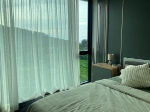 Patong Sea View pool view condo