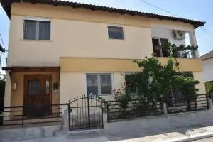 Spacious apartment next to Arch View of Philippi - Krionérion