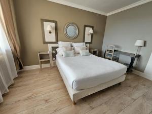 Hotels La Cote Bleue : photos des chambres