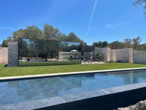 OSTUNI MIRROR trullo and mirror house