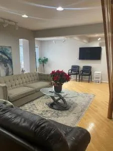 Extremely Cheap Room in Best Area 24x7 Checkin - Pickering