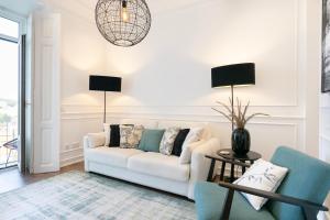 Exquisite 2bdr flat with balcony in Lisbons heart